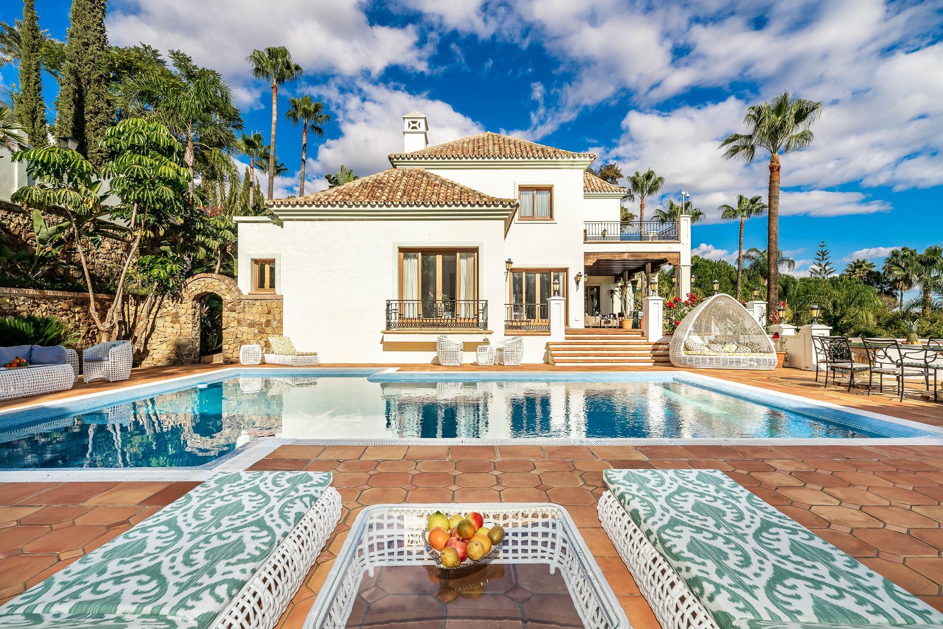 Großes Anwesen in El Paraíso Alto mit Meerblick - Benahavis | Luxus ...